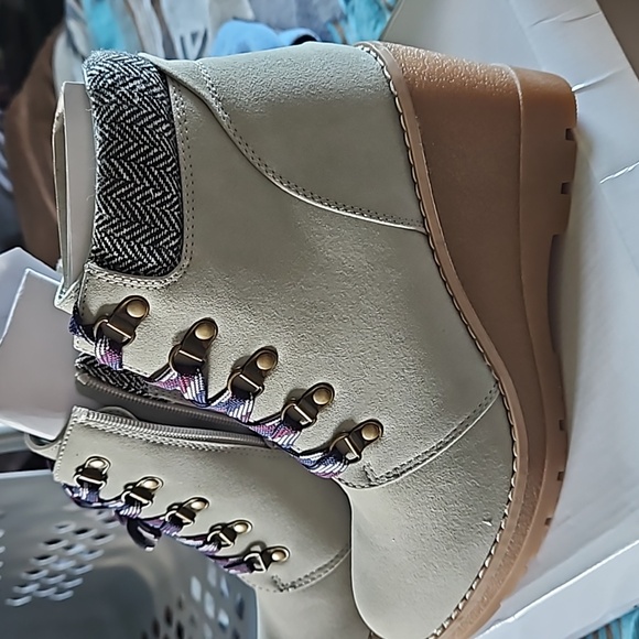 Heeled ankle boot - Picture 4 of 4